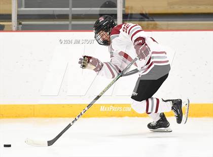 Thumbnail 3 in St. Paul's vs. Loomis (Avon Christmas Classic 7th Place) photogallery.