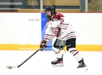 Thumbnail 2 in St. Paul's vs. Loomis (Avon Christmas Classic 7th Place) photogallery.