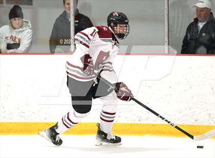 Thumbnail 3 in St. Paul's vs. Loomis (Avon Christmas Classic 7th Place) photogallery.