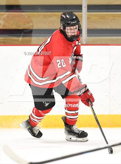 Thumbnail 1 in St. Paul's vs. Loomis (Avon Christmas Classic 7th Place) photogallery.