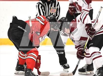 Thumbnail 1 in St. Paul's vs. Loomis (Avon Christmas Classic 7th Place) photogallery.
