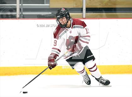 Thumbnail 3 in St. Paul's vs. Loomis (Avon Christmas Classic 7th Place) photogallery.
