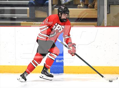 Thumbnail 3 in St. Paul's vs. Loomis (Avon Christmas Classic 7th Place) photogallery.