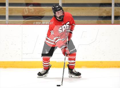 Thumbnail 2 in St. Paul's vs. Loomis (Avon Christmas Classic 7th Place) photogallery.
