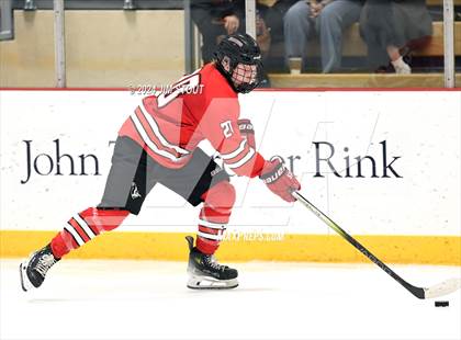Thumbnail 2 in St. Paul's vs. Loomis (Avon Christmas Classic 7th Place) photogallery.