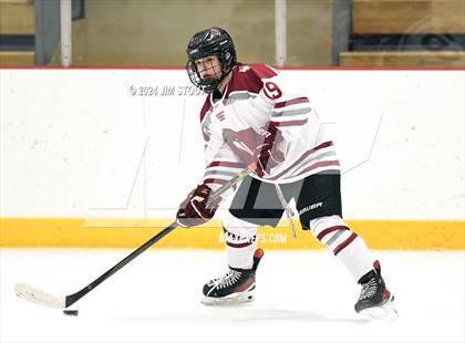 Thumbnail 3 in St. Paul's vs. Loomis (Avon Christmas Classic 7th Place) photogallery.