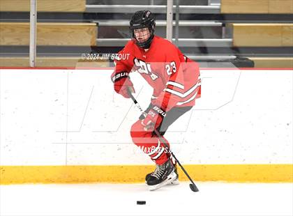 Thumbnail 3 in St. Paul's vs. Loomis (Avon Christmas Classic 7th Place) photogallery.