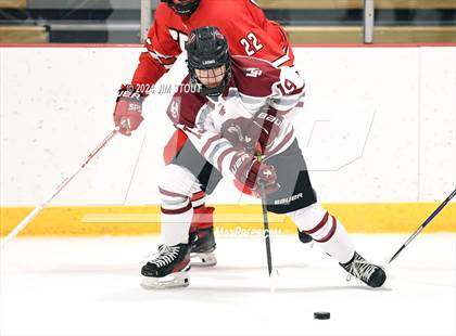Thumbnail 1 in St. Paul's vs. Loomis (Avon Christmas Classic 7th Place) photogallery.
