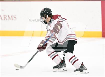 Thumbnail 2 in St. Paul's vs. Loomis (Avon Christmas Classic 7th Place) photogallery.