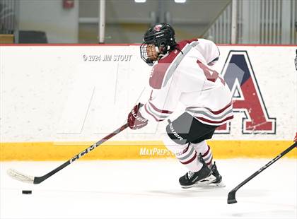 Thumbnail 2 in St. Paul's vs. Loomis (Avon Christmas Classic 7th Place) photogallery.