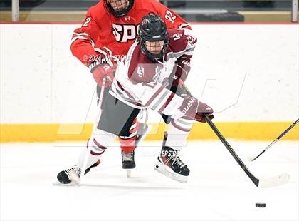Thumbnail 3 in St. Paul's vs. Loomis (Avon Christmas Classic 7th Place) photogallery.