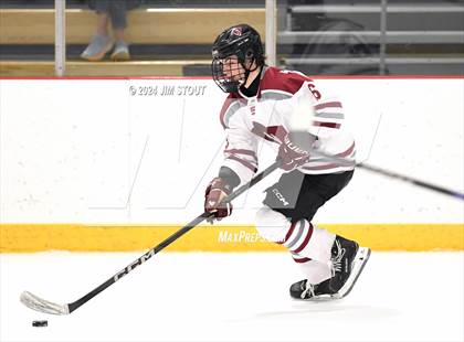 Thumbnail 3 in St. Paul's vs. Loomis (Avon Christmas Classic 7th Place) photogallery.