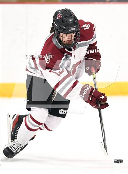 Thumbnail 2 in St. Paul's vs. Loomis (Avon Christmas Classic 7th Place) photogallery.