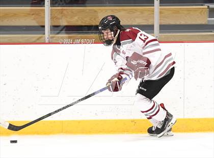 Thumbnail 3 in St. Paul's vs. Loomis (Avon Christmas Classic 7th Place) photogallery.