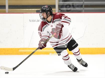 Thumbnail 2 in St. Paul's vs. Loomis (Avon Christmas Classic 7th Place) photogallery.
