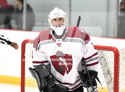 Thumbnail 3 in St. Paul's vs. Loomis (Avon Christmas Classic 7th Place) photogallery.