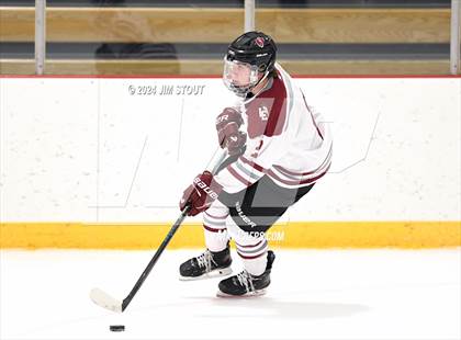 Thumbnail 3 in St. Paul's vs. Loomis (Avon Christmas Classic 7th Place) photogallery.