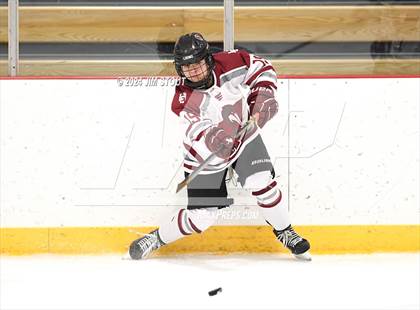 Thumbnail 1 in St. Paul's vs. Loomis (Avon Christmas Classic 7th Place) photogallery.
