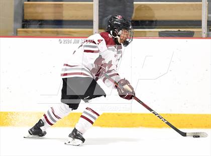 Thumbnail 2 in St. Paul's vs. Loomis (Avon Christmas Classic 7th Place) photogallery.