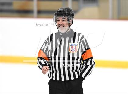 Thumbnail 3 in St. Paul's vs. Loomis (Avon Christmas Classic 7th Place) photogallery.