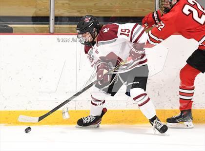 Thumbnail 3 in St. Paul's vs. Loomis (Avon Christmas Classic 7th Place) photogallery.