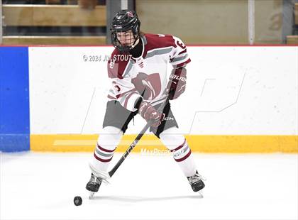 Thumbnail 3 in St. Paul's vs. Loomis (Avon Christmas Classic 7th Place) photogallery.