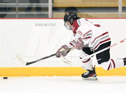 Thumbnail 1 in St. Paul's vs. Loomis (Avon Christmas Classic 7th Place) photogallery.
