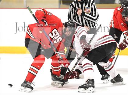 Thumbnail 3 in St. Paul's vs. Loomis (Avon Christmas Classic 7th Place) photogallery.