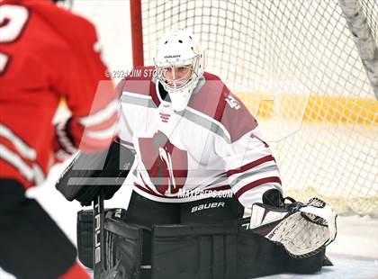 Thumbnail 2 in St. Paul's vs. Loomis (Avon Christmas Classic 7th Place) photogallery.