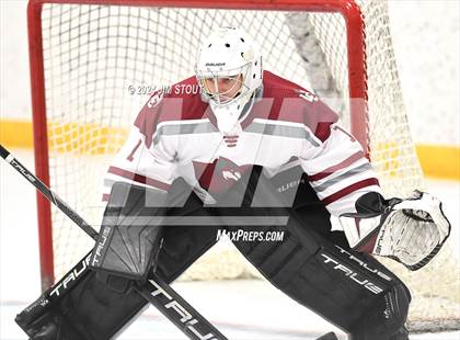 Thumbnail 1 in St. Paul's vs. Loomis (Avon Christmas Classic 7th Place) photogallery.