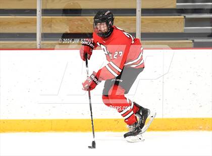 Thumbnail 1 in St. Paul's vs. Loomis (Avon Christmas Classic 7th Place) photogallery.