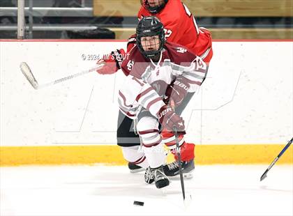 Thumbnail 2 in St. Paul's vs. Loomis (Avon Christmas Classic 7th Place) photogallery.