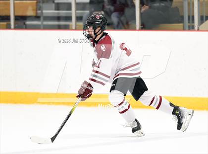 Thumbnail 3 in St. Paul's vs. Loomis (Avon Christmas Classic 7th Place) photogallery.
