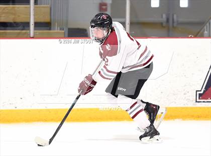 Thumbnail 3 in St. Paul's vs. Loomis (Avon Christmas Classic 7th Place) photogallery.