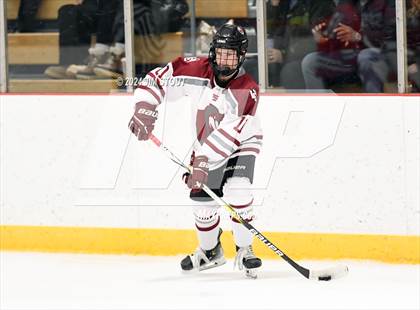 Thumbnail 2 in St. Paul's vs. Loomis (Avon Christmas Classic 7th Place) photogallery.