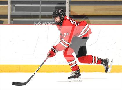 Thumbnail 1 in St. Paul's vs. Loomis (Avon Christmas Classic 7th Place) photogallery.
