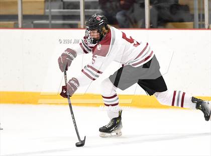 Thumbnail 1 in St. Paul's vs. Loomis (Avon Christmas Classic 7th Place) photogallery.