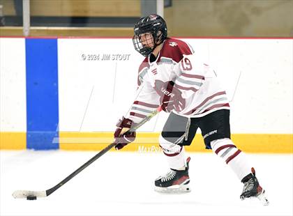 Thumbnail 3 in St. Paul's vs. Loomis (Avon Christmas Classic 7th Place) photogallery.