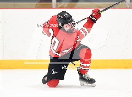 Thumbnail 3 in St. Paul's vs. Loomis (Avon Christmas Classic 7th Place) photogallery.