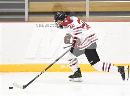 Thumbnail 2 in St. Paul's vs. Loomis (Avon Christmas Classic 7th Place) photogallery.