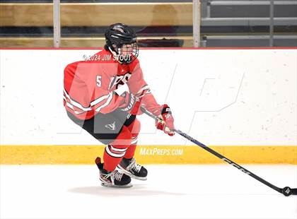 Thumbnail 3 in St. Paul's vs. Loomis (Avon Christmas Classic 7th Place) photogallery.