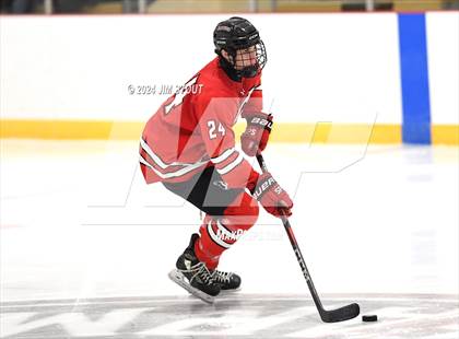 Thumbnail 2 in St. Paul's vs. Loomis (Avon Christmas Classic 7th Place) photogallery.