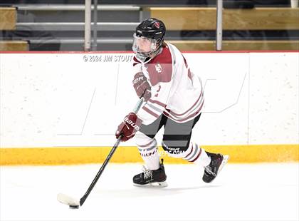 Thumbnail 2 in St. Paul's vs. Loomis (Avon Christmas Classic 7th Place) photogallery.