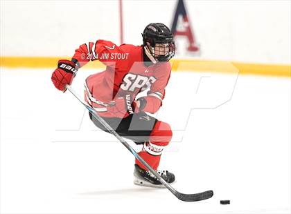 Thumbnail 1 in St. Paul's vs. Loomis (Avon Christmas Classic 7th Place) photogallery.