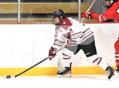 Thumbnail 2 in St. Paul's vs. Loomis (Avon Christmas Classic 7th Place) photogallery.