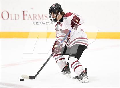 Thumbnail 1 in St. Paul's vs. Loomis (Avon Christmas Classic 7th Place) photogallery.