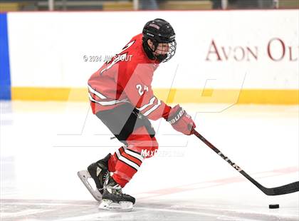 Thumbnail 1 in St. Paul's vs. Loomis (Avon Christmas Classic 7th Place) photogallery.