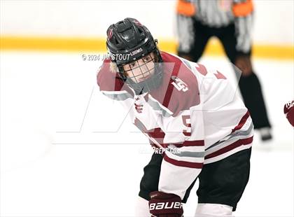 Thumbnail 1 in St. Paul's vs. Loomis (Avon Christmas Classic 7th Place) photogallery.