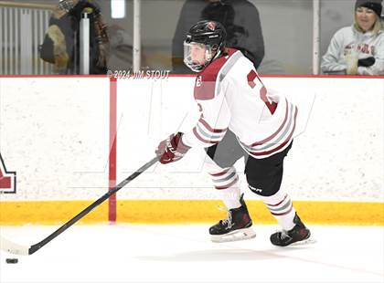 Thumbnail 1 in St. Paul's vs. Loomis (Avon Christmas Classic 7th Place) photogallery.