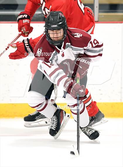 Thumbnail 3 in St. Paul's vs. Loomis (Avon Christmas Classic 7th Place) photogallery.